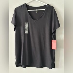 ✨NWT✨ Women’s V-Neck T-Shirt- Size XL